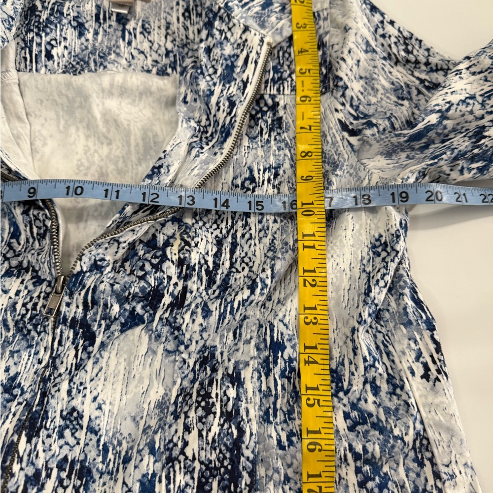 Chicos Women's Blue and White abstract zip up lightweight jacket size large (2) - Picture 11 of 13